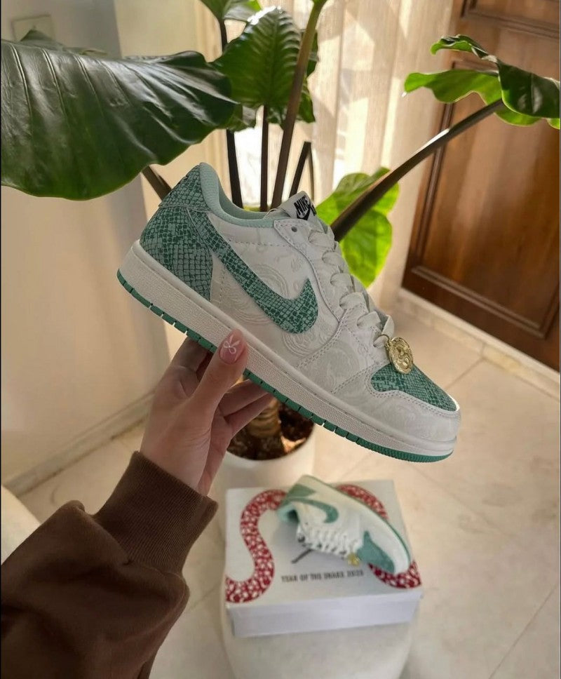 E Air jordan 1 low year of the snake 2025