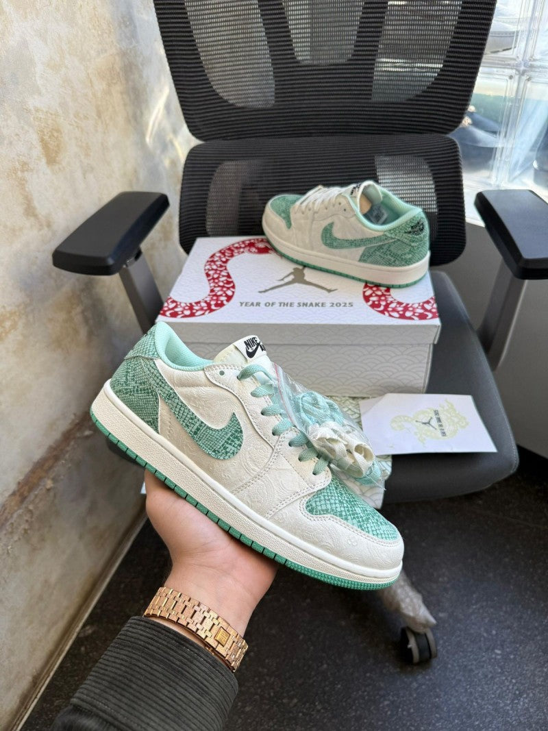 E Air jordan 1 low year of the snake 2025
