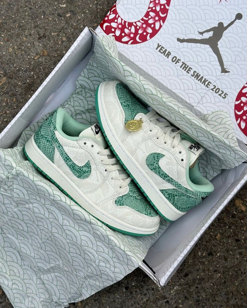 E Air jordan 1 low year of the snake 2025